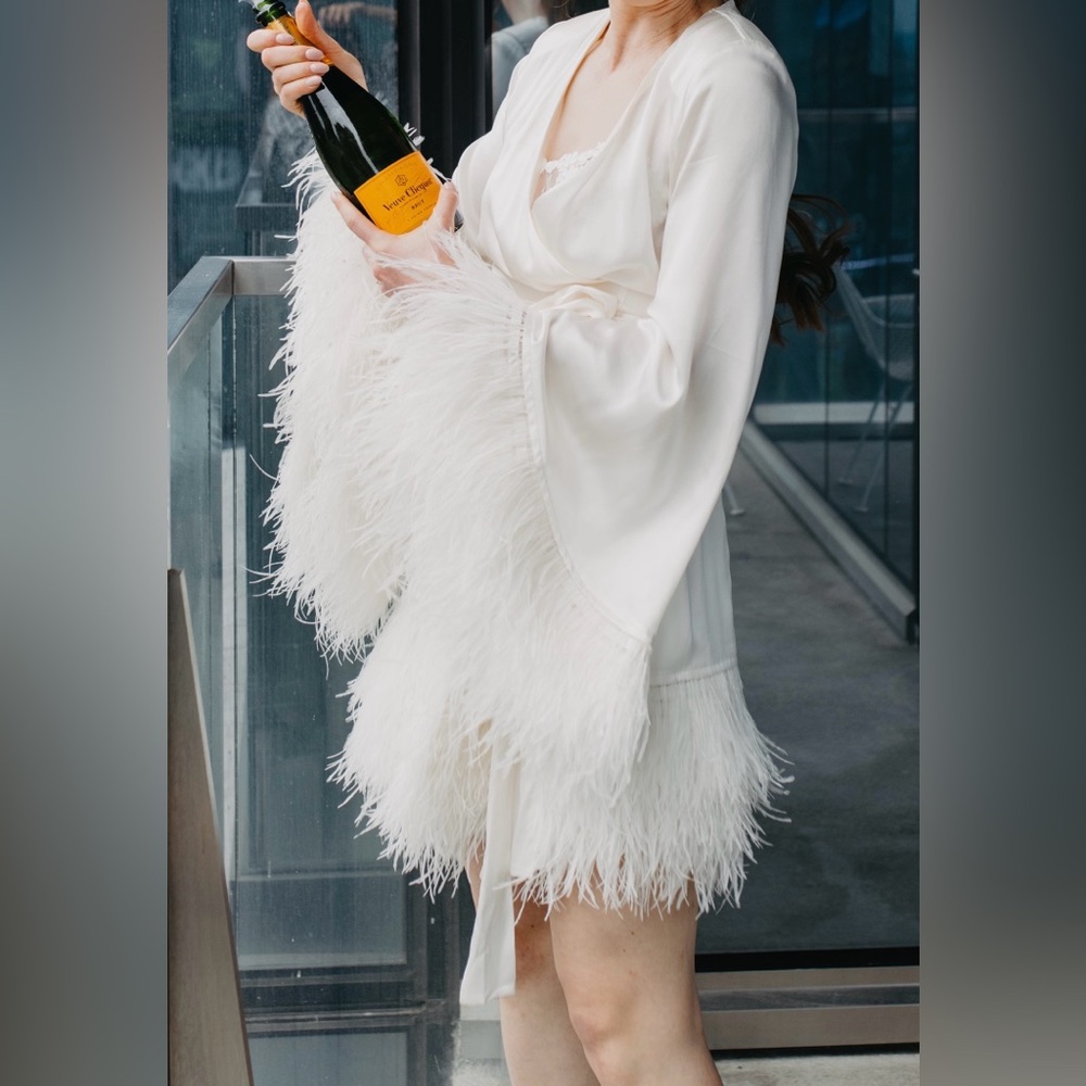 Bronx and Banco White Silk and Feather Dress Robe - Small - Picture 9 of 9